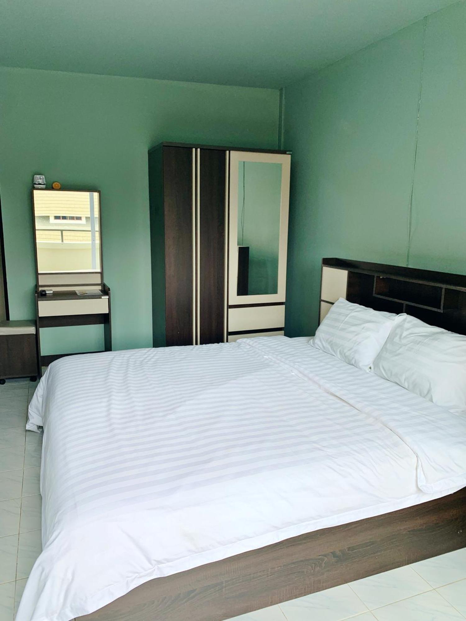 4 Palms Hotel Pratumanak Pattaya Exterior photo